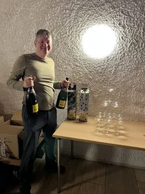Champagne for everyone!